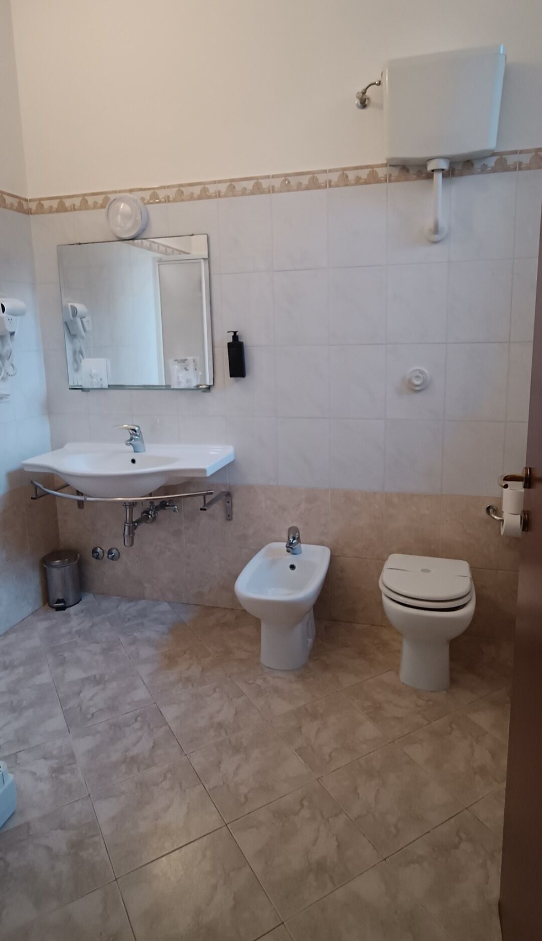 economy room | bathroom | shower, designer toiletries, hair dryer, towels