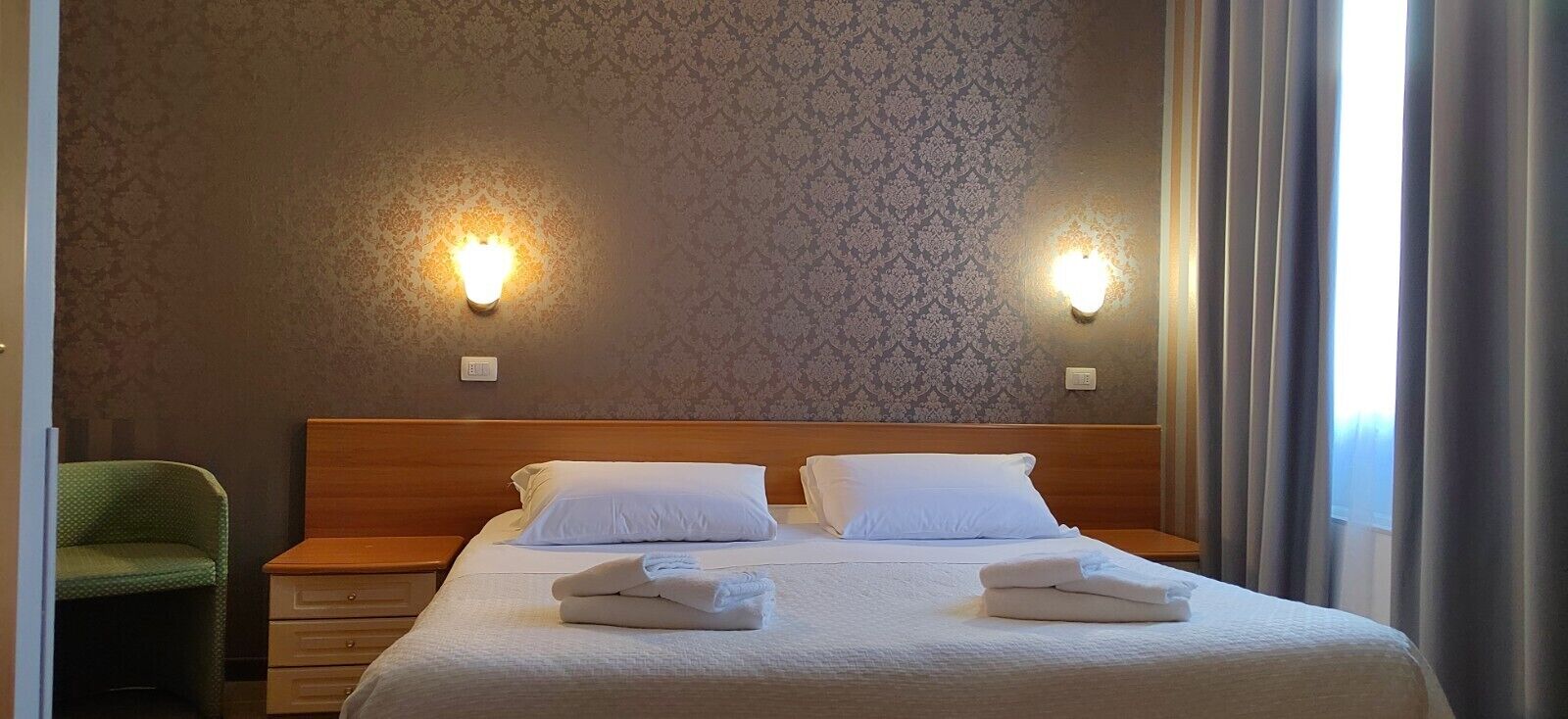 1 bedroom, frette italian sheets, premium bedding, down duvets