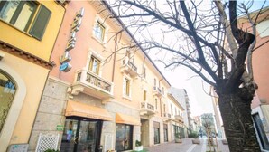 A street with a building that has a sign reading "Hotel". - Nuovo Rondò (Sesto San Giovanni)