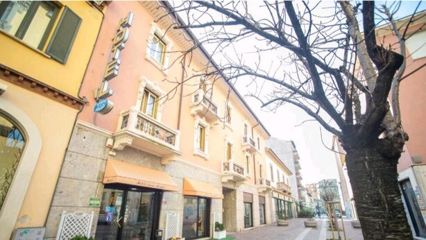 A street with a building that has a sign reading "Hotel". - Nuovo Rondò (Sesto San Giovanni)