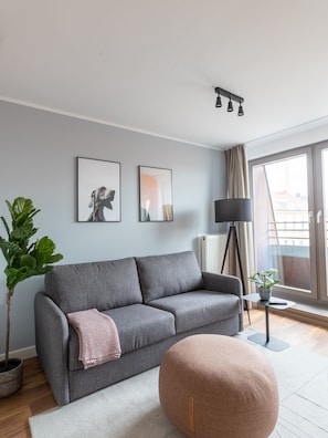 One-bedroom Duplex Suite L with balcony | Living room