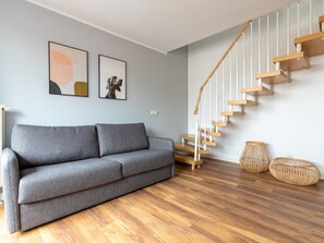 Living room - FLOWER´s by Limehome (Berlin)