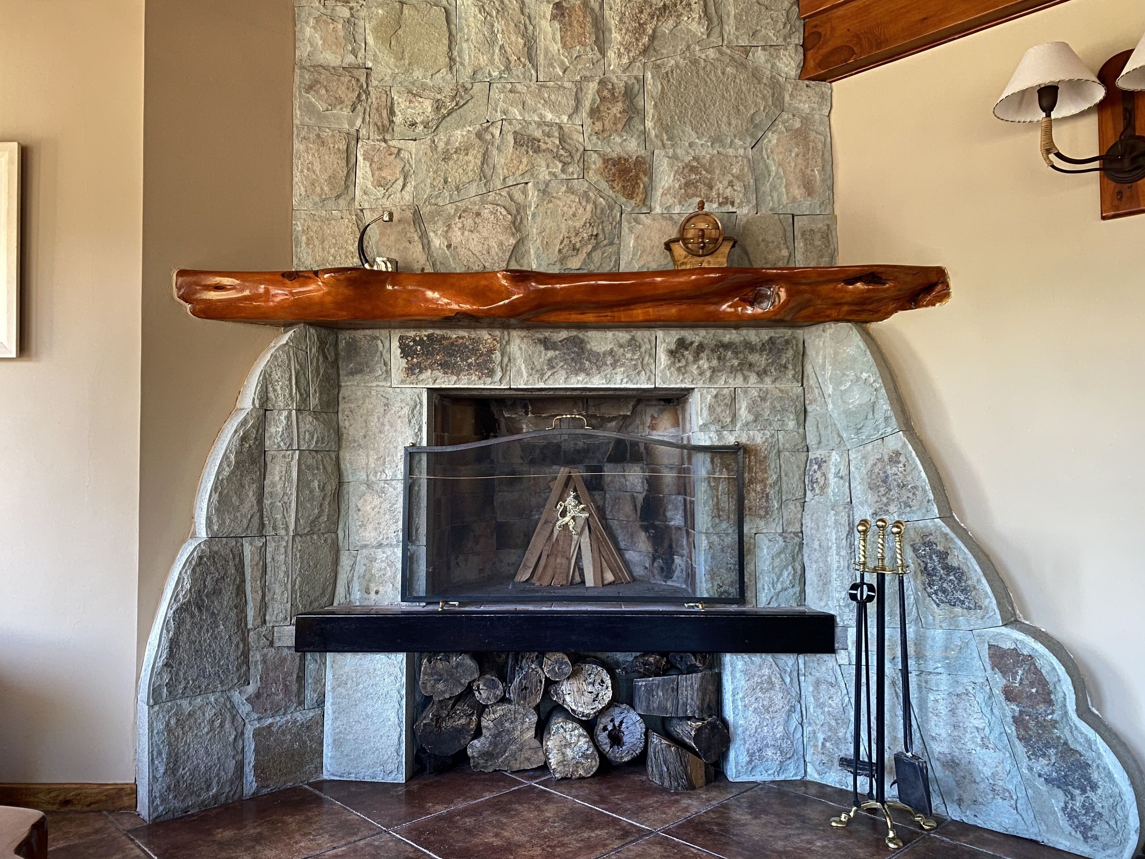 apartment, 2 bedrooms, hot tub | living area | 50-inch lcd tv with satellite channels, tv, dvd player