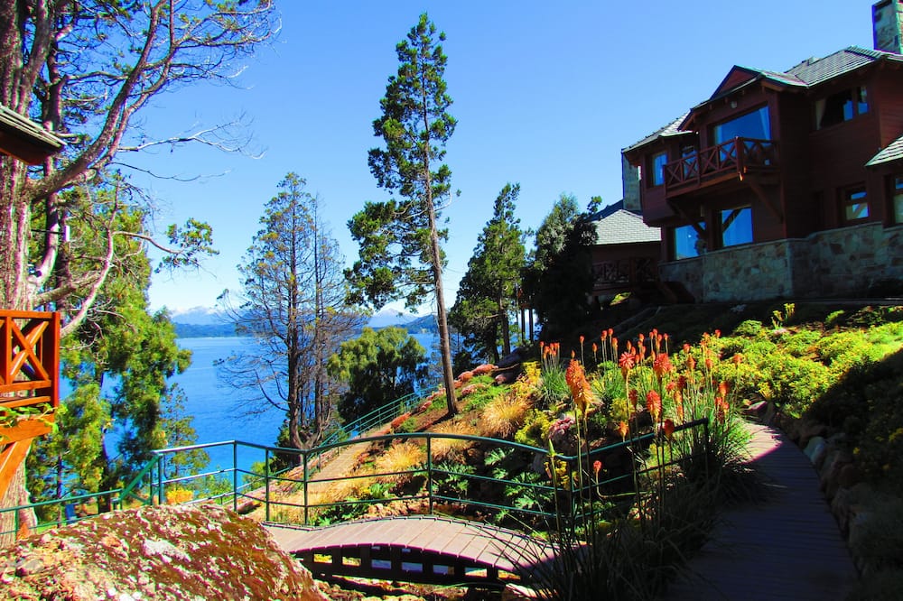 Charming Residences & Suites with Private Spa