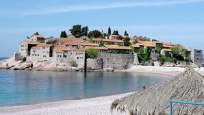 Unclassified image, 4 of 118, button - Rivijera (Petrovac)