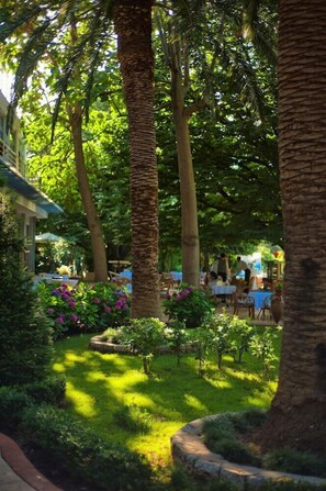 Outdoor dining - Rivijera (Petrovac)