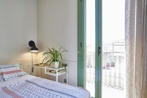 Apartamento estándar, 3 habitaciones, 2 baños | 3 dormitorios, ropa de cama de alta calidad, escritorio
