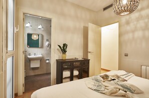 Standard-Apartment, 3 Schlafzimmer, 2 Bäder | 3 Schlafzimmer, hochwertige Bettwaren, Schreibtisch