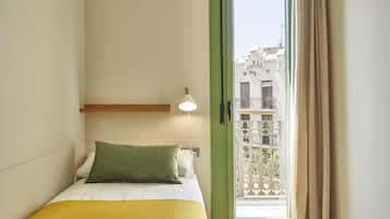Departamento estándar, 3 habitaciones, 2 baños | 3 habitaciones, ropa de cama de alta calidad y escritorio