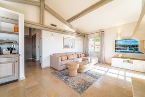 Classic Suite | Living area