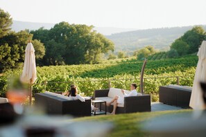 3 restaurants, lunch, dinner served; French cuisine 