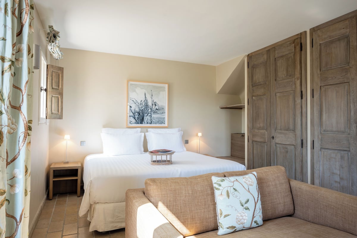 Room (Charm) | 1 bedroom, Egyptian cotton sheets, premium bedding, down comforters