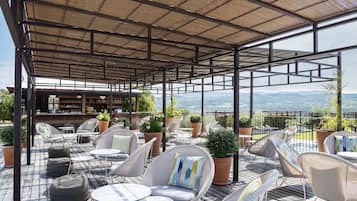 Poolside bar