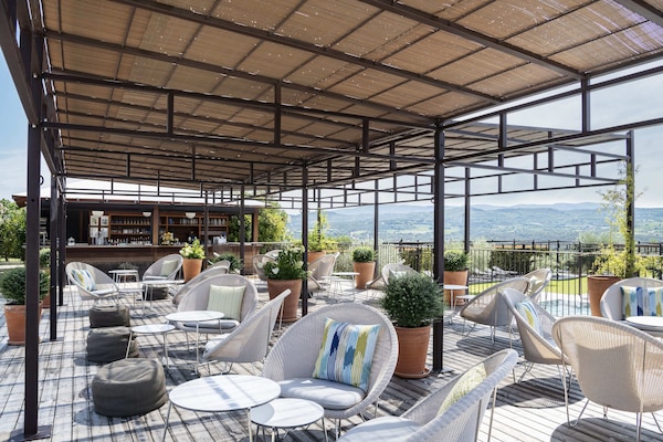 Poolside bar