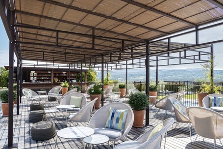Bar junto a la piscina