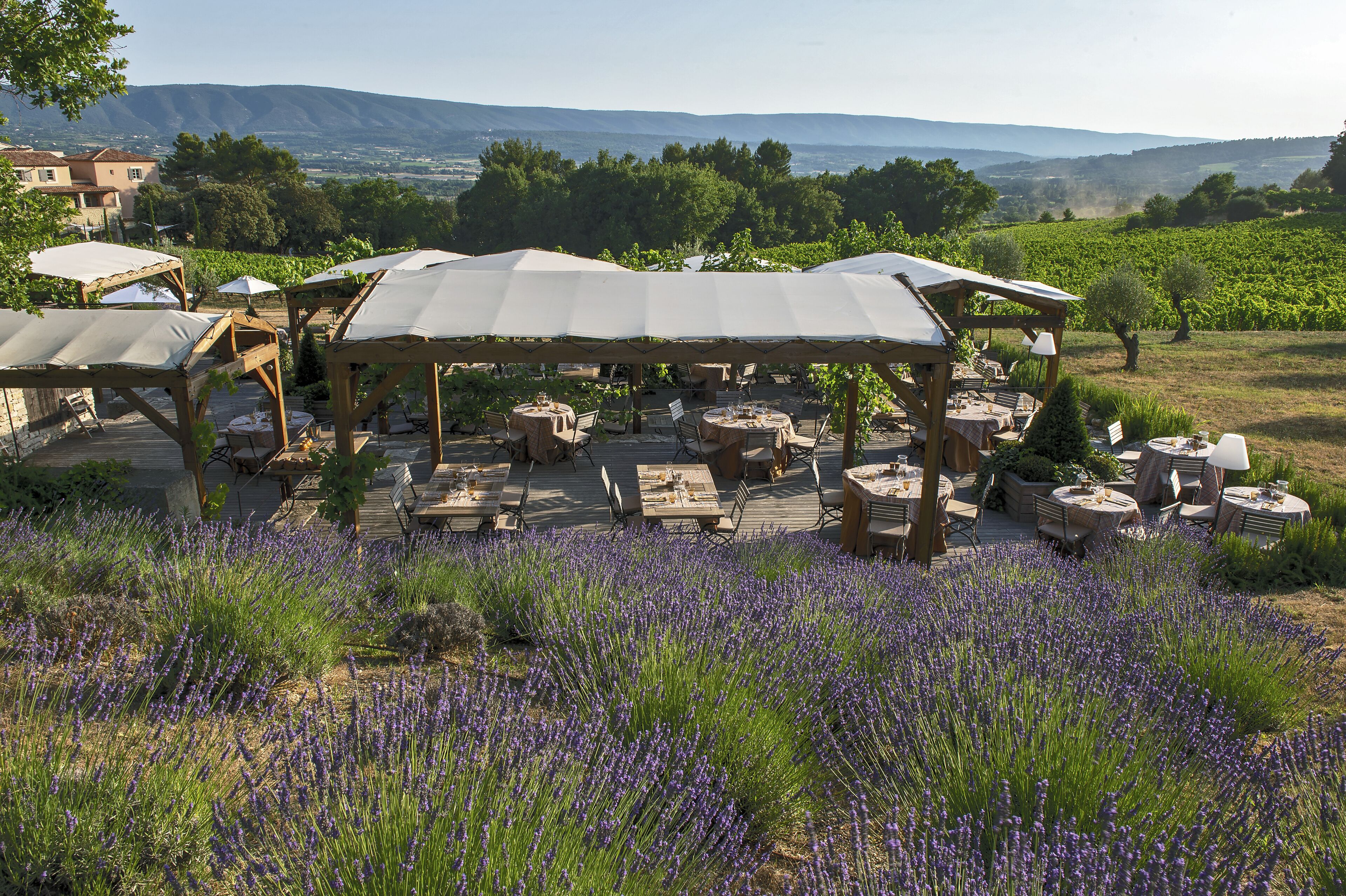 3 restaurants, lunch, dinner served; French cuisine 