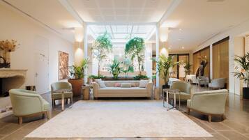 Couples treatment rooms, sauna, hot tub, steam room, Turkish bath