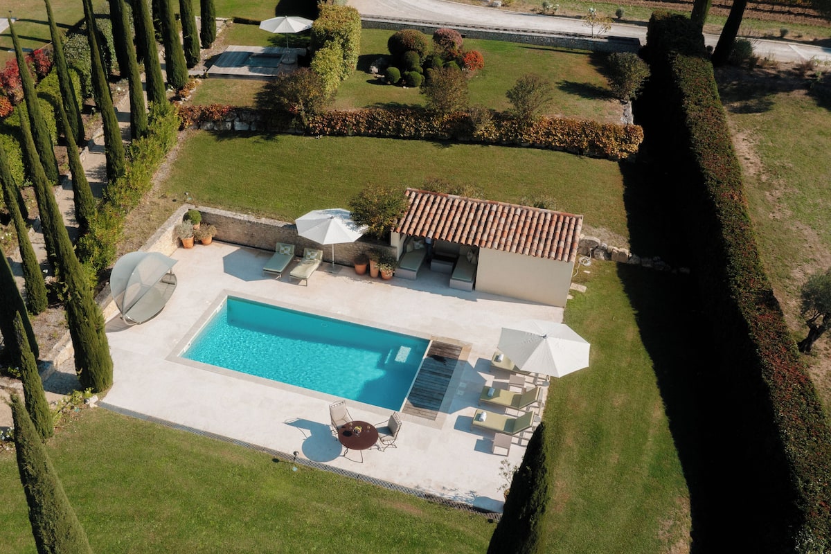 Suite (Pool) | Terraza o patio