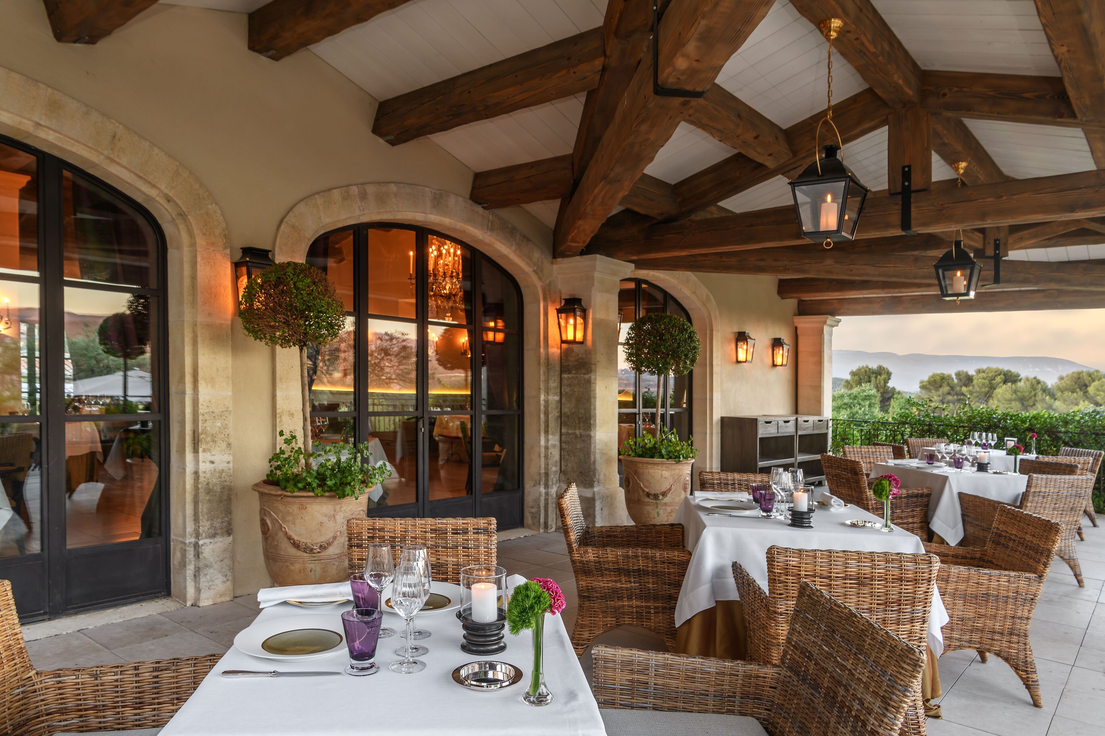 3 restaurants, lunch, dinner served; french cuisine