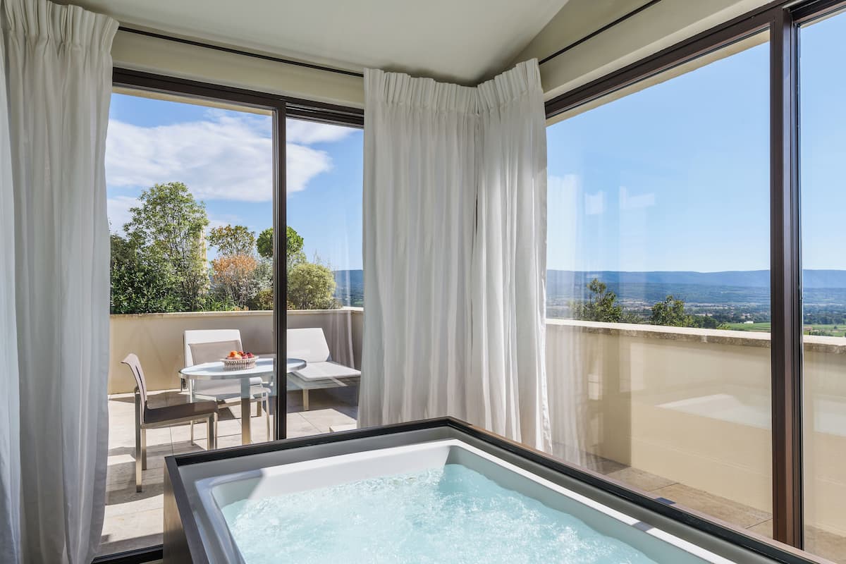 Suite (Spa) | Egyptian cotton sheets, premium bedding, down comforters, pillowtop beds