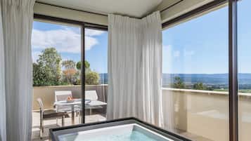 Suite (Spa) | Egyptian cotton sheets, premium bedding, down comforters, pillowtop beds