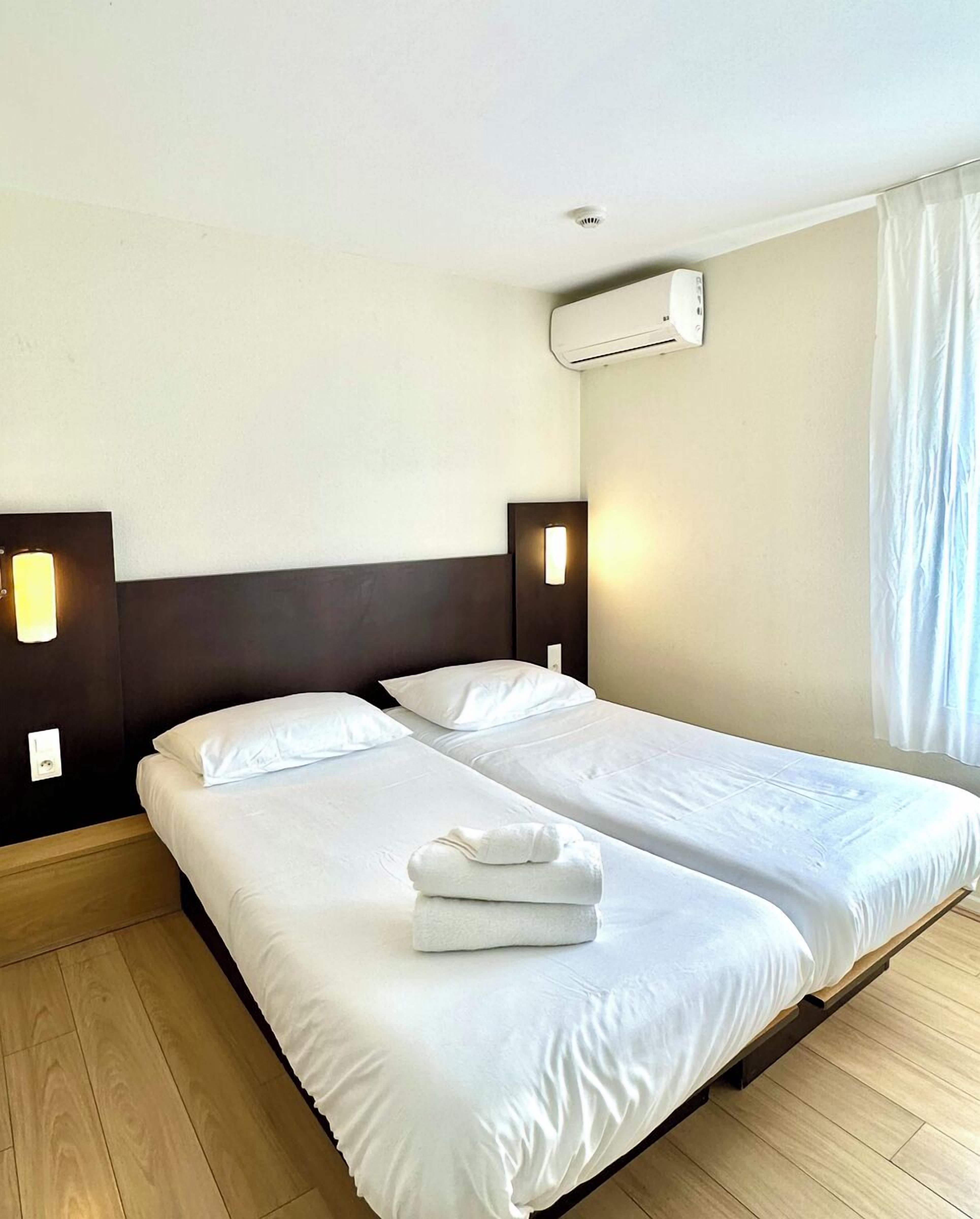 Standard Twin Room | Desk, free WiFi, bed sheets