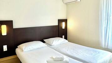 Standard Twin Room | Desk, free WiFi, bed sheets