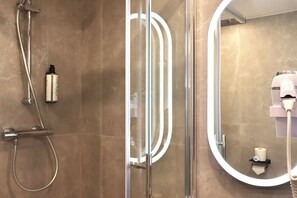 Comfort Double Room | Bathroom | Shower, towels - Brit Hotel Essentiel Reims Taissy (Taissy)