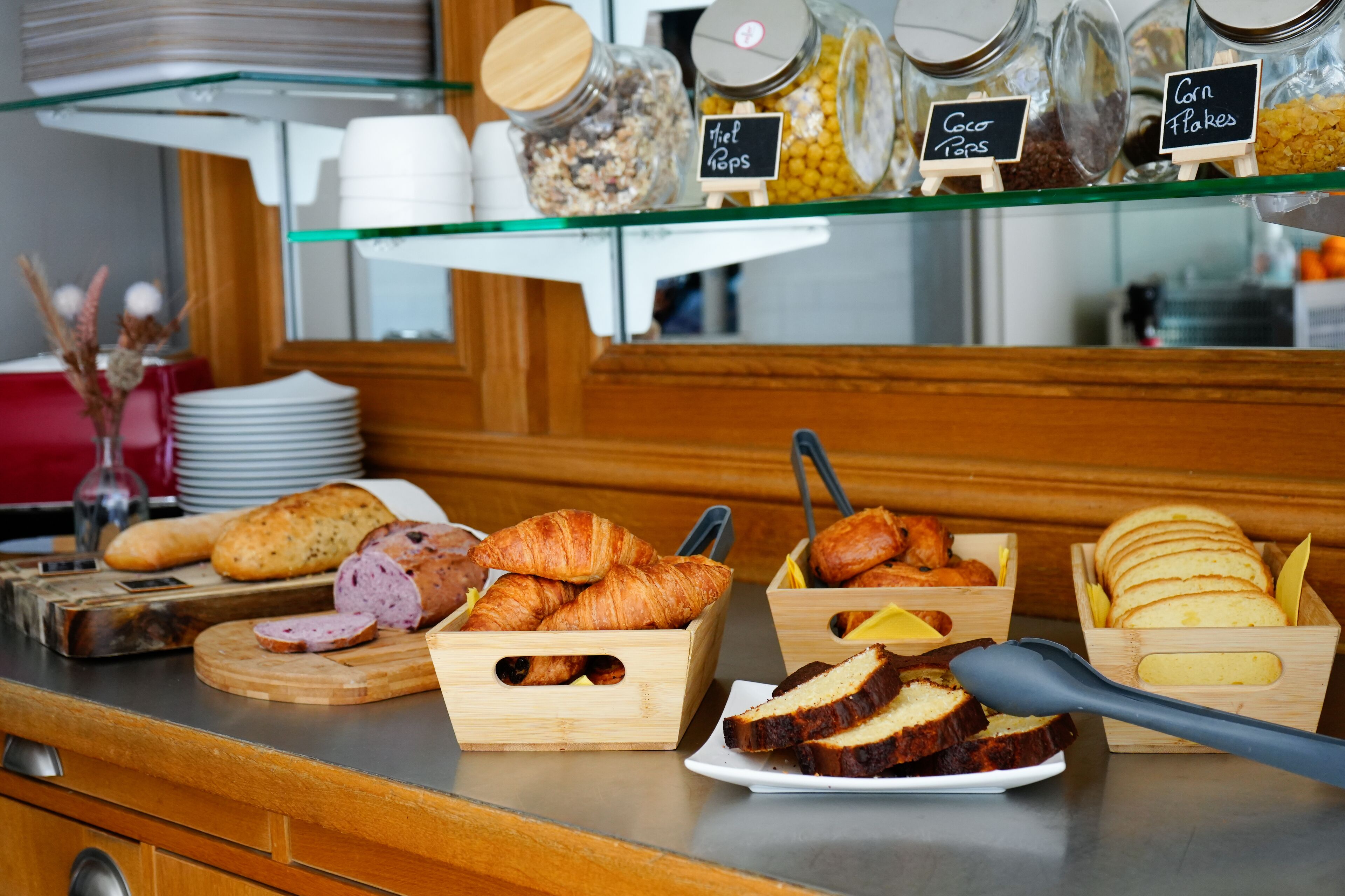daily buffet breakfast (eur 9.50 per person)