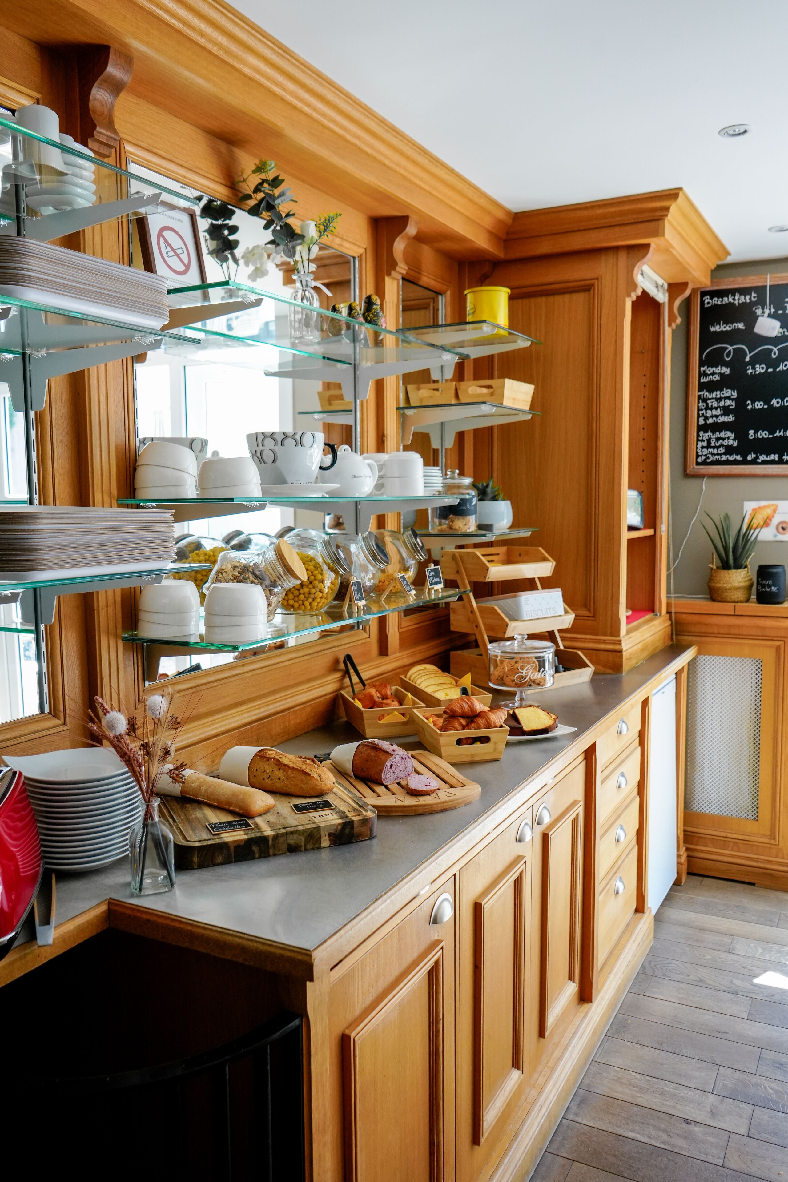 Daily buffet breakfast (EUR 9.50 per person)