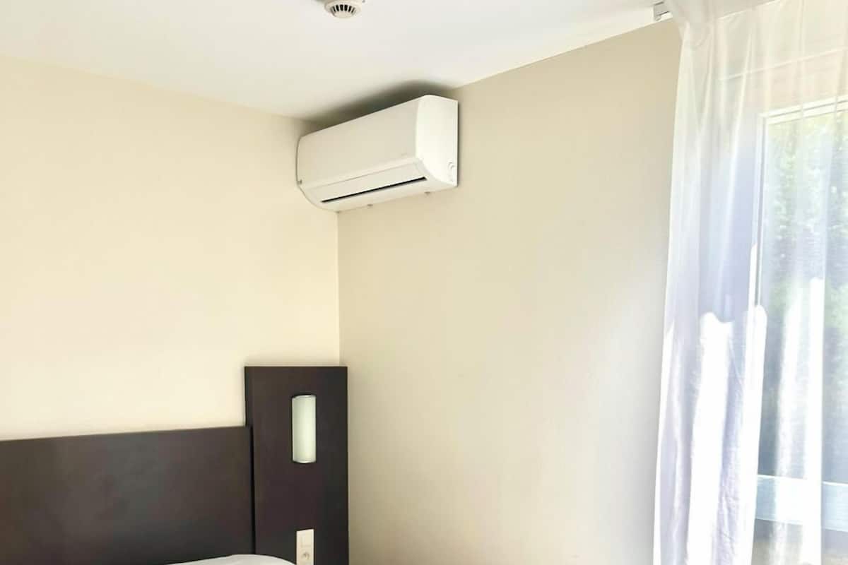 Bureau, lits pliants/supplémentaires, Wi-Fi gratuit, draps fournis