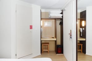 Double Room, Private Bathroom | Desk, free WiFi, bed sheets