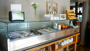 Dagelijks ontbijtbuffet (EUR 9.50 per persoon)