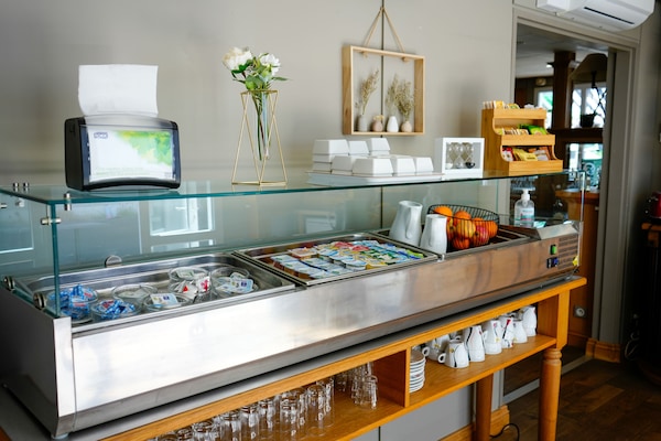 Daily buffet breakfast (EUR 9.50 per person)