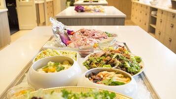 Desayuno buffet todos los días (con cargo)