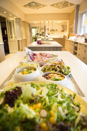 Daily buffet breakfast (NOK 225 per person)