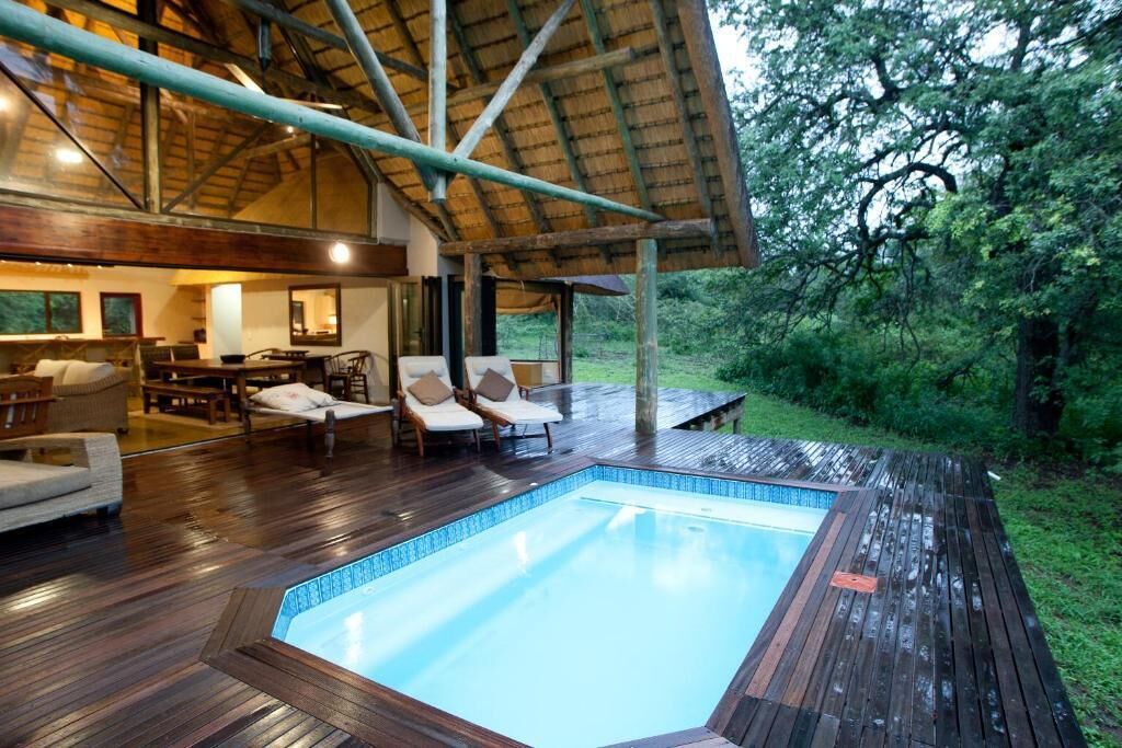 Outdoor pool, open 6 AM to 10 PM, sun loungers