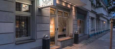 Façade de l’hébergement - soirée/nuit