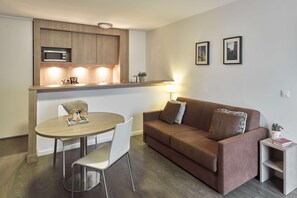 Room - Zenitude Hotel-residences Paris Roissy Village (Roissy-en-France)