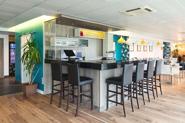 Bar (on property) - Zenitude Hotel-residences Roissy Village (Roissy-en-France)