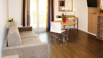 Suite Familiale | Coin séjour | Télévision