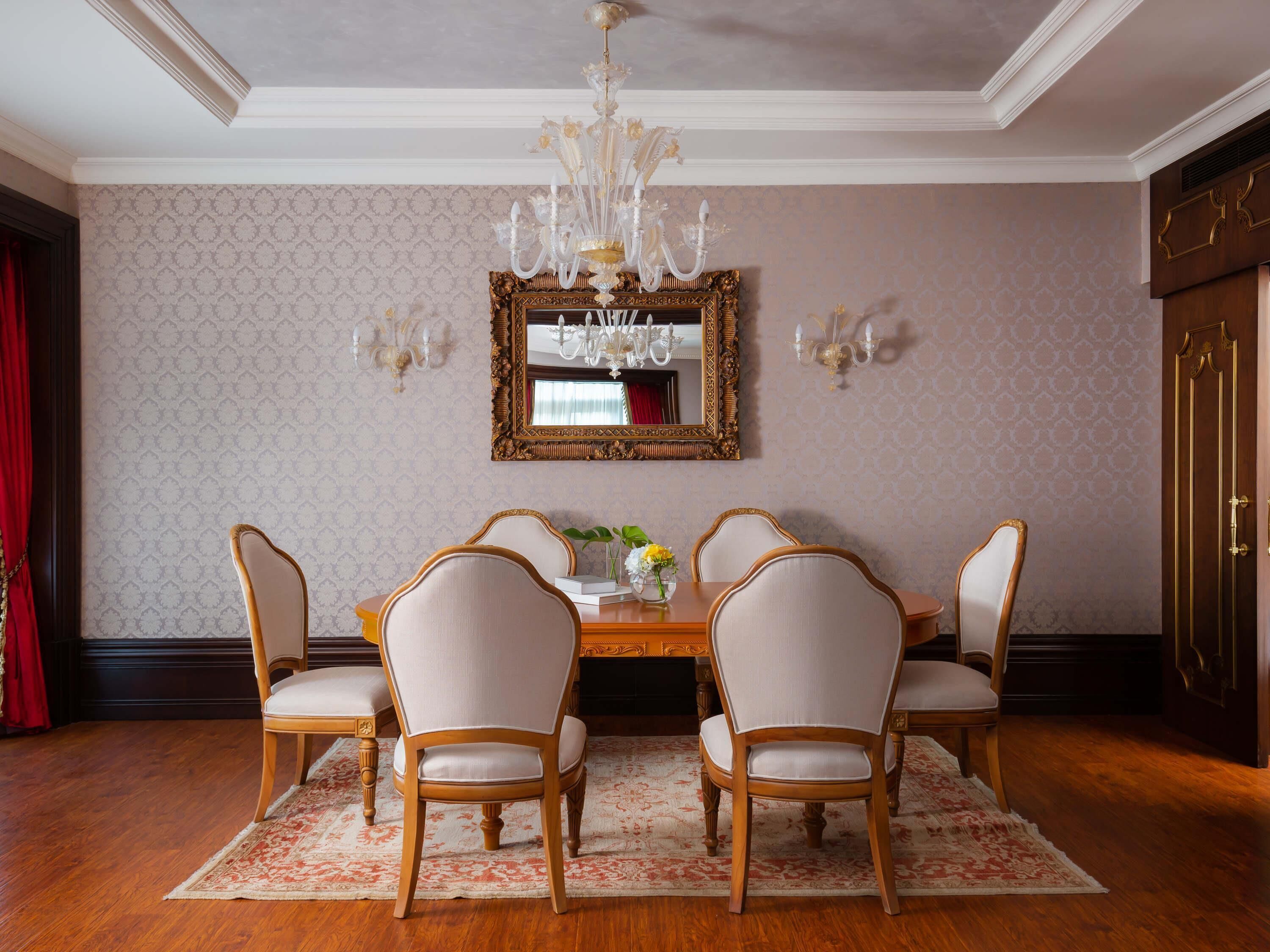 Presidential-Suite, 1 King-Bett