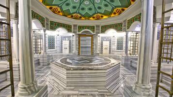 Couples treatment rooms, sauna, hot tub, steam room, Turkish bath