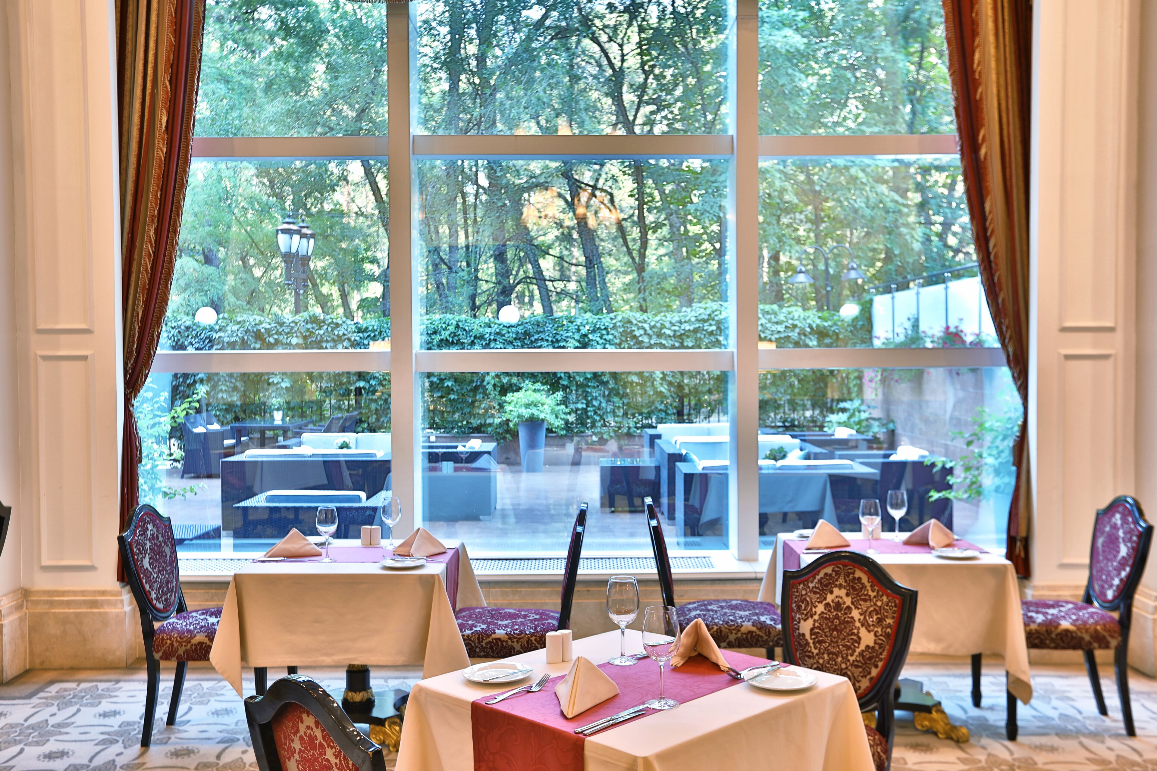 breakfast, lunch and dinner served