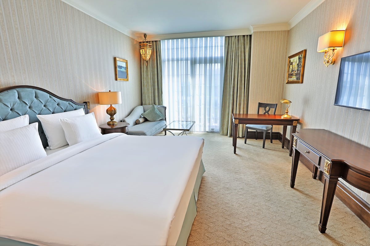 1 bedroom, premium bedding, down duvets, minibar