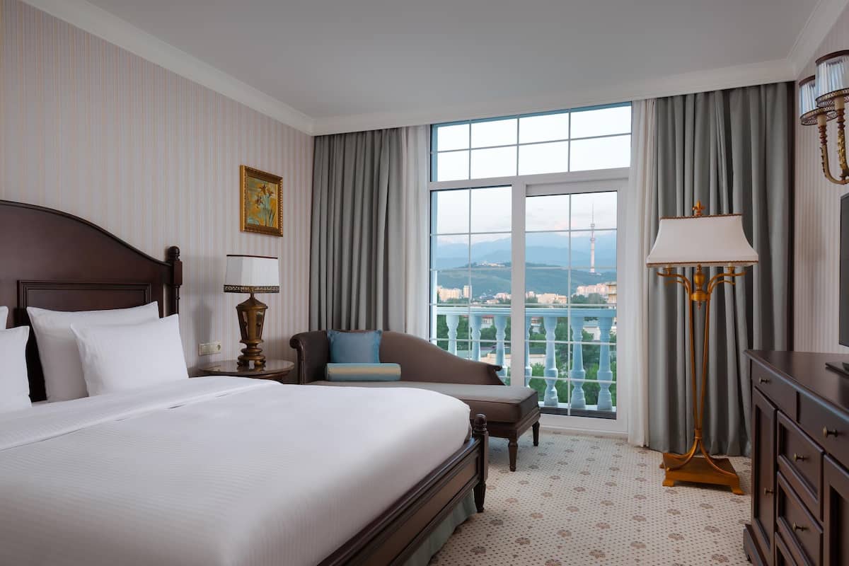 Executive Suite, 1 King Bed | Premium bedding, down comforters, minibar, in-room safe