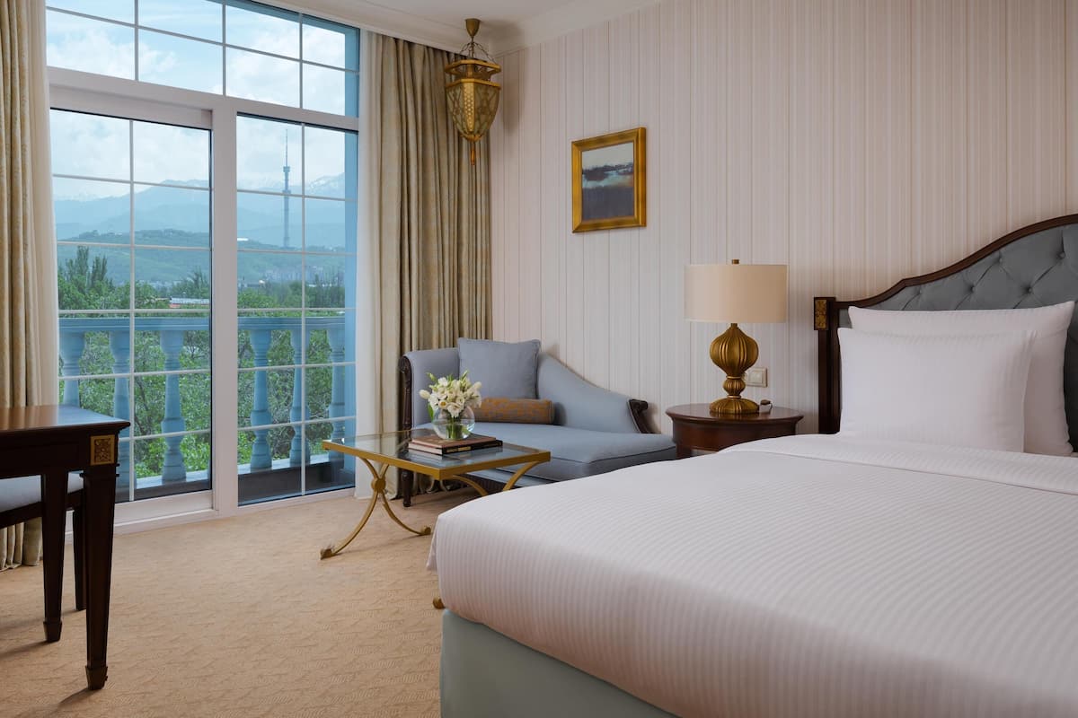 Premium bedding, down comforters, minibar, in-room safe