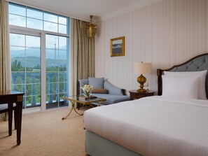 고급 침구, 오리/거위털 이불, 미니바, 객실 내 금고