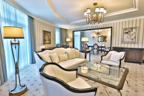 Hochwertige Bettwaren, Daunenbettdecken, Minibar, Zimmersafe