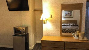VIP | Escritorio, espacio para trabajar con laptop y cortinas blackout 